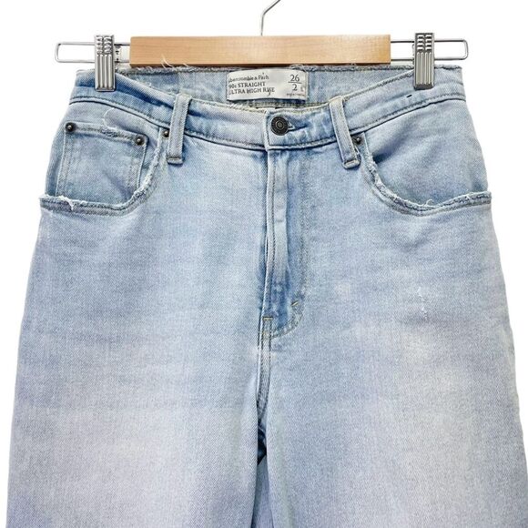 Abercrombie & Fitch Curve Love 90s Straight Ultra High Rise Light Wash Size 26 - Picture 3 of 11